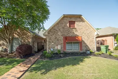 Image de Hillwood Home, w/ 2 Dens, King Beds & Sun Room