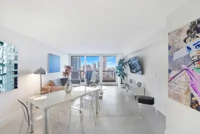 Sweet Dreams! Renovated 3 Bedroom with Water and Park Views!