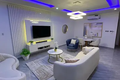 Image de 2 bedroom flat in the heart of lekki phase 1 with limitless amenities