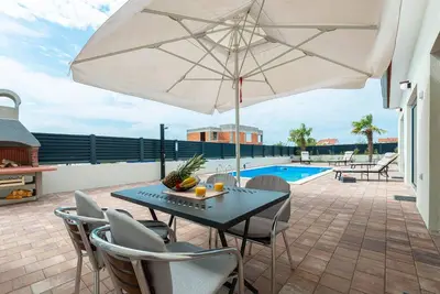 Image de Maison de vacances pour 8 personnes env. 125 qmà Vrsi, Dalmatie (Nord de la Dalmatie)