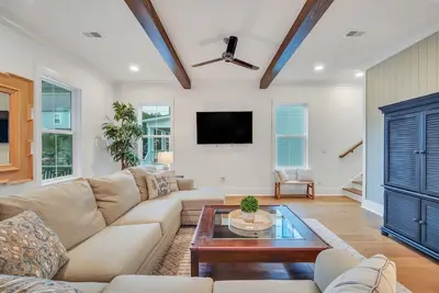 Brand New Home in Old Town Bluffton. Walk to Promenade and May River