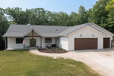 Image de House Neighboring Road America and the Mullet River