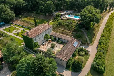 Image de Propriété de luxe dans le sud de la France - Confidentialité totale garantie