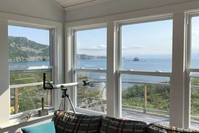 Image de Oceanfront 3 bedroom Bungalow. in a beautiful cove just 1. 5 hrs from St. John's.