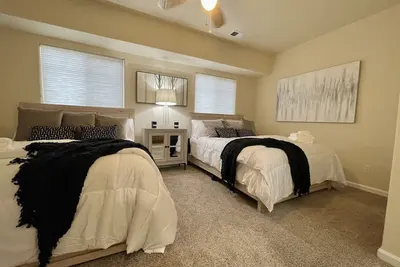 Image de Beautiful Townhouse 5 minutes from Unr, Midtown and the Truckee River!