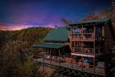 Image de Lux 3bd/3. 5ba+Hot tub+Pool! Wedding friendly!