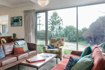 Image de Chiton Cottage - Mid Century Getaway - 2 Bedroom - Pets