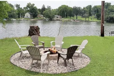 Image de New! Rock River Escape ~Waterfront home W/ Pier