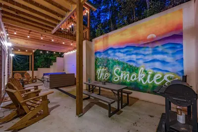 Image de 2 Story Wrap Around Deck Hot Tub Game Room