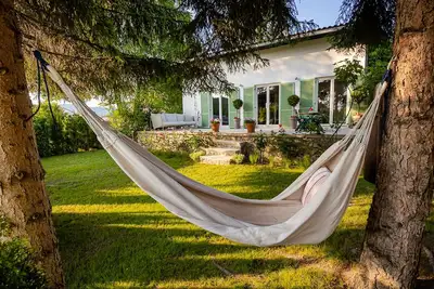 Image de Peaceful and hidden home set in a beautiful garden.