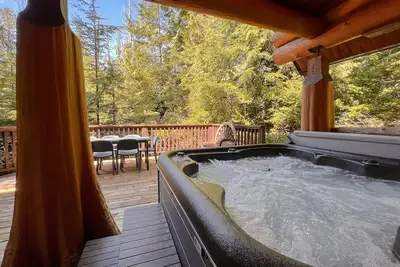 Image de Willowbrae Chalet-Sophisticated Forest-Hot Tub