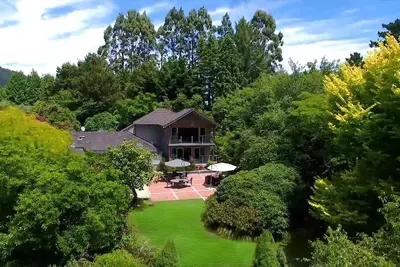 Image de Centennial House Taupo, Boutique Lodge 21 guests, 9 Bedrooms & Amazing Gardens