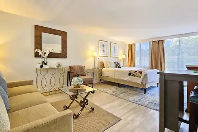 Image de A Gem of a Studio at The Diamond Head Beach Hotel