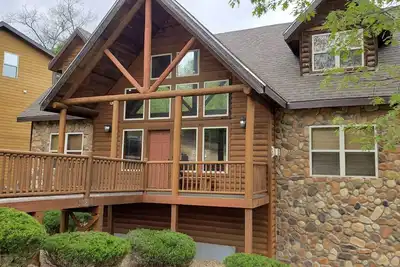 Image de Spacious home with 7 Master Suites, Indoor/Outdoor Pool, Game Room, Sleeps 20