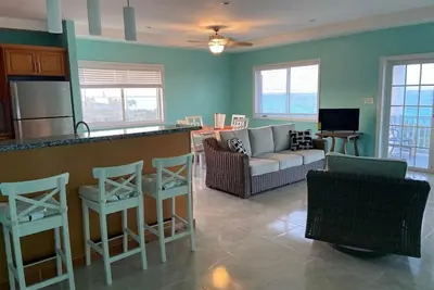 Image de Anna's Hidden Gem - Waterfront Home