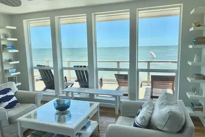 Image de Perched on the Beach - Beach Front Home