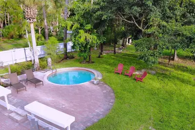 Image de Cheerfull Villa. . Best Location in Naples! ! ! All you need in one home.