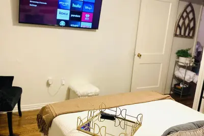 Image de Entire home medical center turkey leg hut