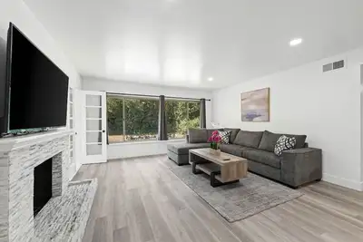 Image de Sun House Home w/ King Size Bed in Whopping Master