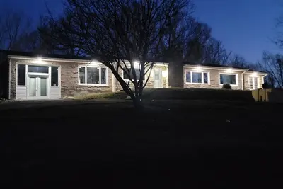 Image de Cumberland Get-A-Way located at entrance of State Park