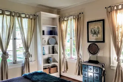 Image de Charming 2 Bedroom Suite in Cloverdale District