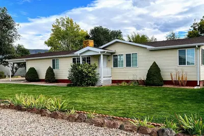 Image de ★Entire House♥Pickle-ball★Bbq★WiFi/Arcade/Games★Basketball★Volleyball★Fire Pit