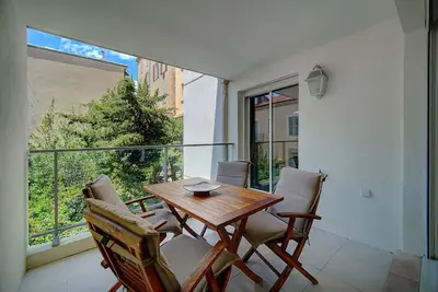 Image de Moderne 2 Pieces Climatise Avec Terrasse A1b230