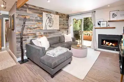 Image de Modern 2br/2ba • Walk to Free Shuttle for Skiing Beaver Creek & Vail