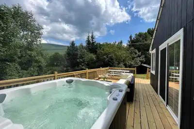 Image de New Modern Catskills Cabin w/ Hot Tub & views