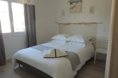 Image de Suite**** dans demeure de charme du 19éme avec parc et piscine chauffée