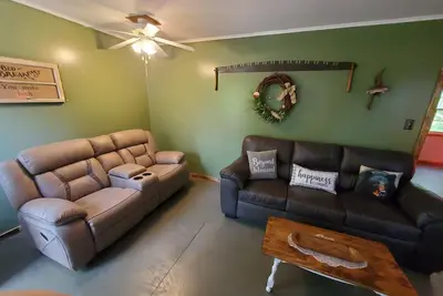 Image de Newly Remodeled and Furnished 1 mile from Roaring River St Park!