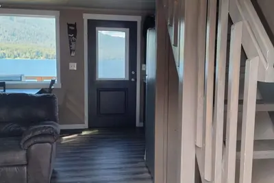 Image de Quaint, two bedroom cabin, On Lake Quinault. \"