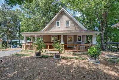 Image de The Regatta-Waterfront Gem with Breathtaking Views & Guest House