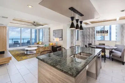 Image de 4 Bedroom Presidential Suite at Wyndham ClearWater Beach Resort