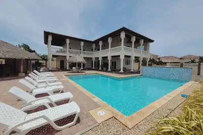 Image de Private luxury villa with sea views in Palm Beach!