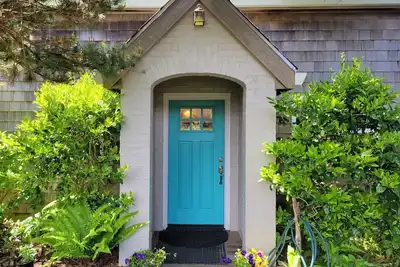 Image de Cozy and Comforting Ocean-Front Cottage