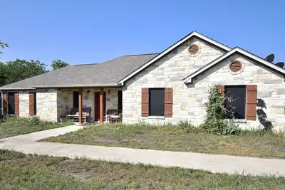 Image de Ranch Stlye open floor plan, w/ hottub