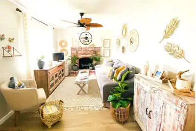 Image de Salt-Kissed Cottage Escape - Sweet Seascape Beach Cottage Bliss!