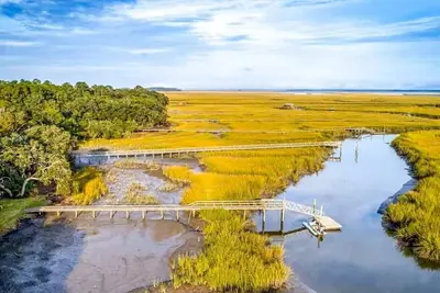 Image de Stylish Marsh Retreat on Deep Water Creek