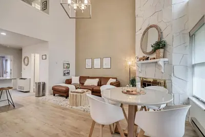 Image de New remodeled Scandinavian theme Condo with Beautiful Mountain Views