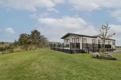 14 Fairways, family friendly, with pool in Burnham-On-Sea