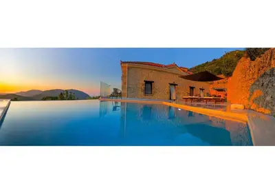 Image de Luxury villa with private infinity  pool