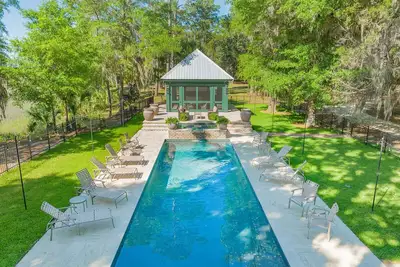 Image de Emma's Driftwood Farm perfect for retreats & reunions - 5 homes, 2 docks, & pool