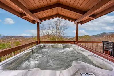 Image de Scenic Hideaway | Views+Privacy+Hot Tub+Game Room! Family-Friendly!