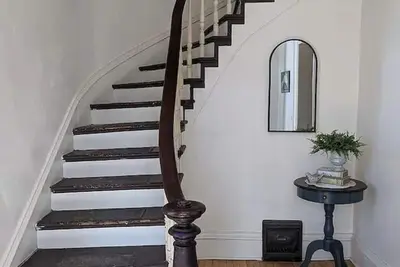 Image de Private Large 2 Bedroom 1 Bath Downtown Apartment
