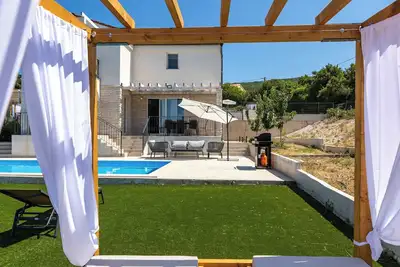 Image de Villa Aurora Summary: