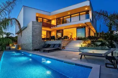 Image de Luxury Beachfront Villa Raquel Solta with Private Pool, Gym with Seaview