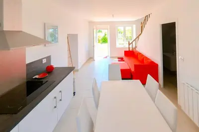 Image de La plage de Sainte Barbe à pied. 3 chambres lumineuses, 2 sdb, jardin clos.