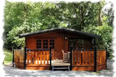Blelham Tarn (Rustic yet modern cabin in tranquil woodland with own Ev charger)