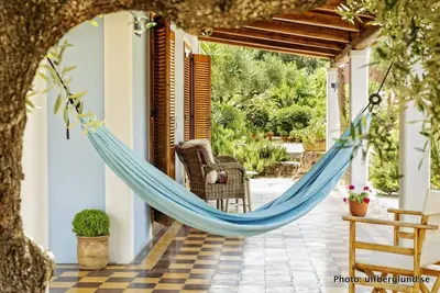Self catered cottage with large veranda and garden with hammock near the beach.